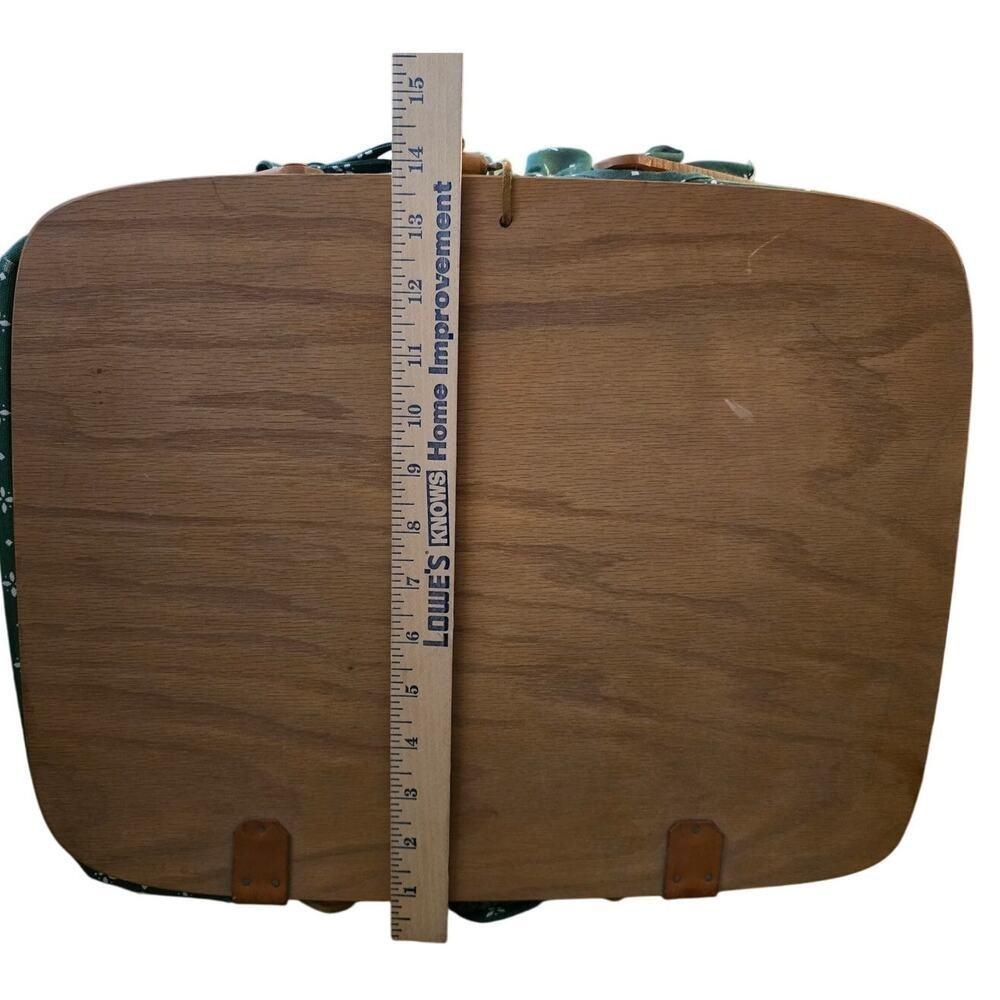 VTG 1996 Longaberger Picnic Basket w/riser Leather Hinges and Wood Latch. EUC - Picture 10 of 11